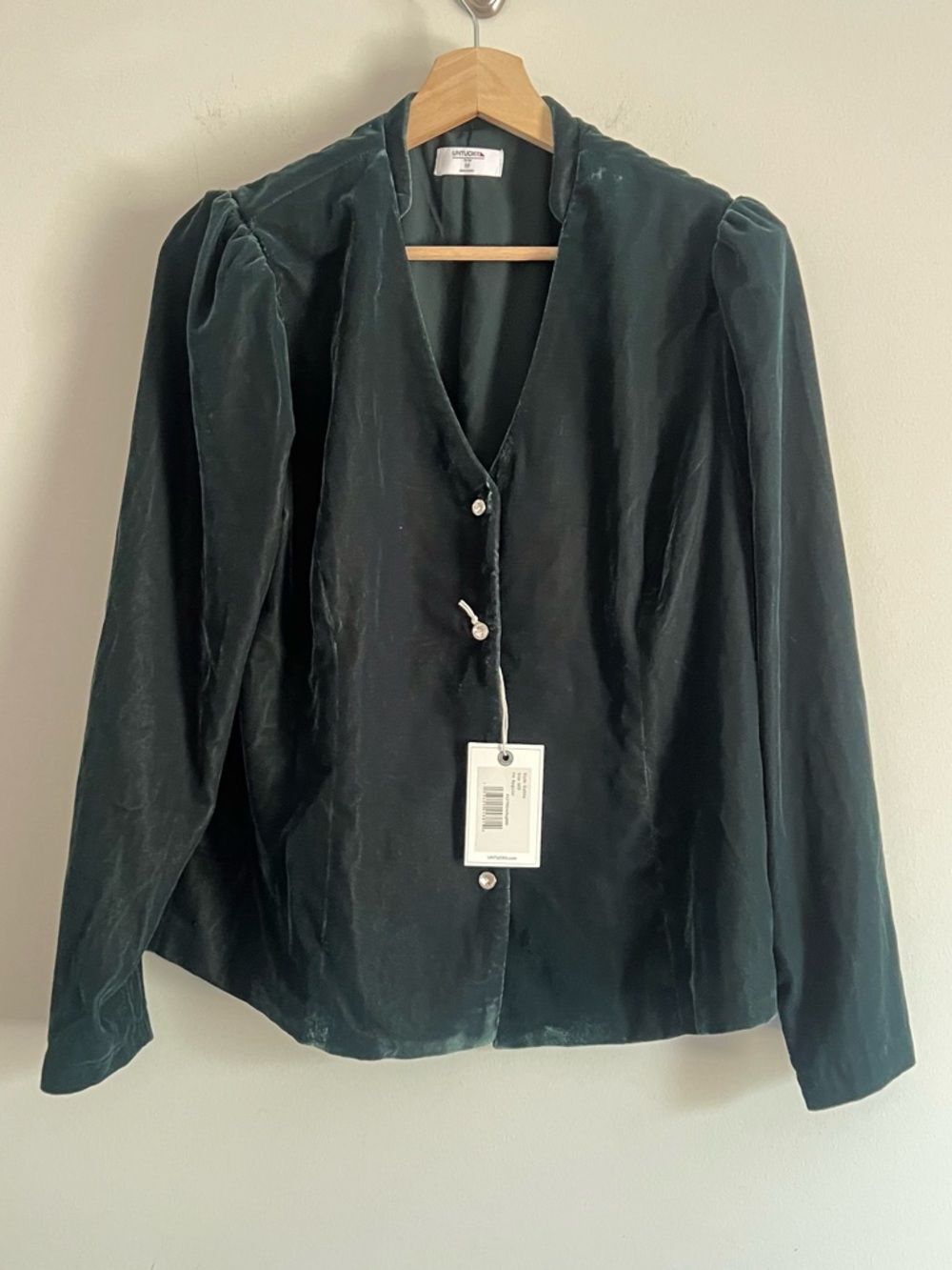 UNTUCkit Women’s Size Medium Green Velvet Shit NWT